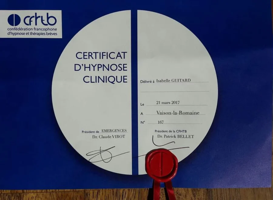 Photo du certificat de formation en hypnose clinique de la CFHTB d'Isabelle Guitard, hypnothérapeute à Nantes